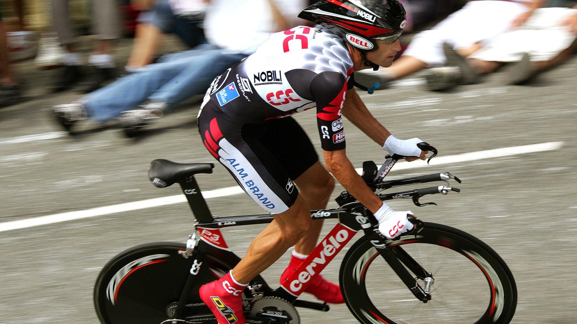 WRC粉丝狂欢：现场氛围与观赛体验，crew粉丝